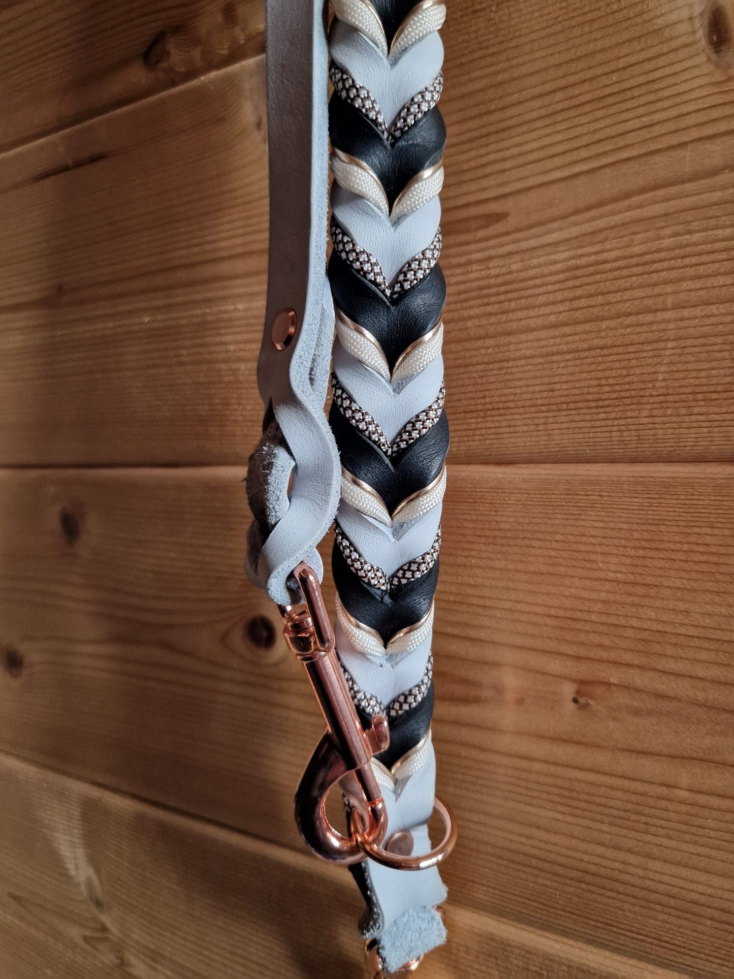 Leine Grey and Black